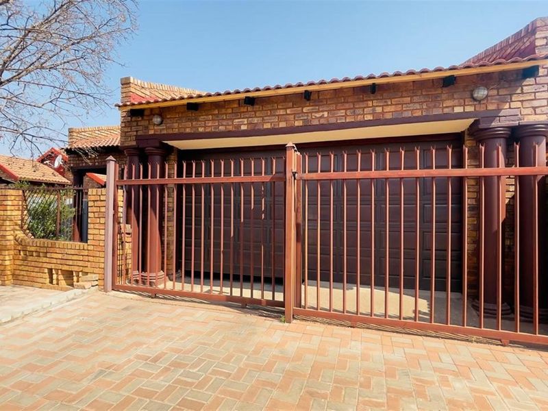 House For Sale in Danville, Pretoria - Photo 2