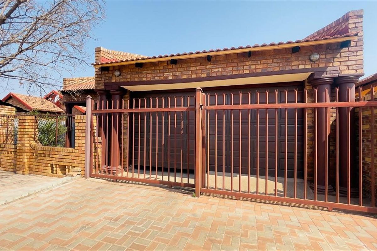 House For Sale in Danville, Pretoria - Photo 2