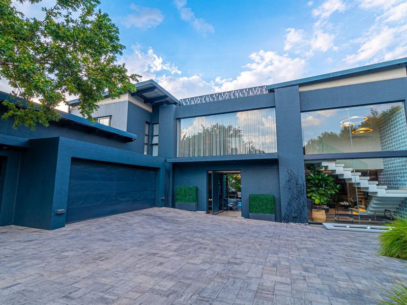 BOUTIQUE HOTEL STYLE HOME - READY TO MOVE IN - Photo 2