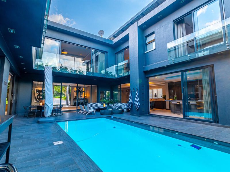 BOUTIQUE HOTEL STYLE HOME - READY TO MOVE IN - Photo 3