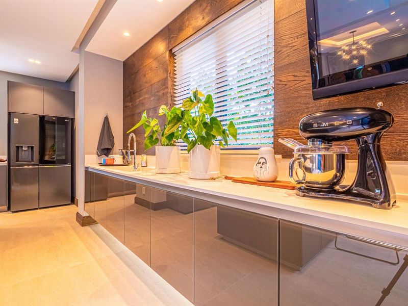 BOUTIQUE HOTEL STYLE HOME - READY TO MOVE IN - Photo 10