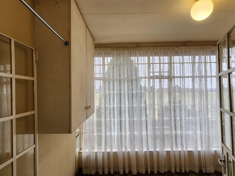 Comfortable and Secure 1-Bedroom Unit in Gold Reef Retirement Village - Photo 2