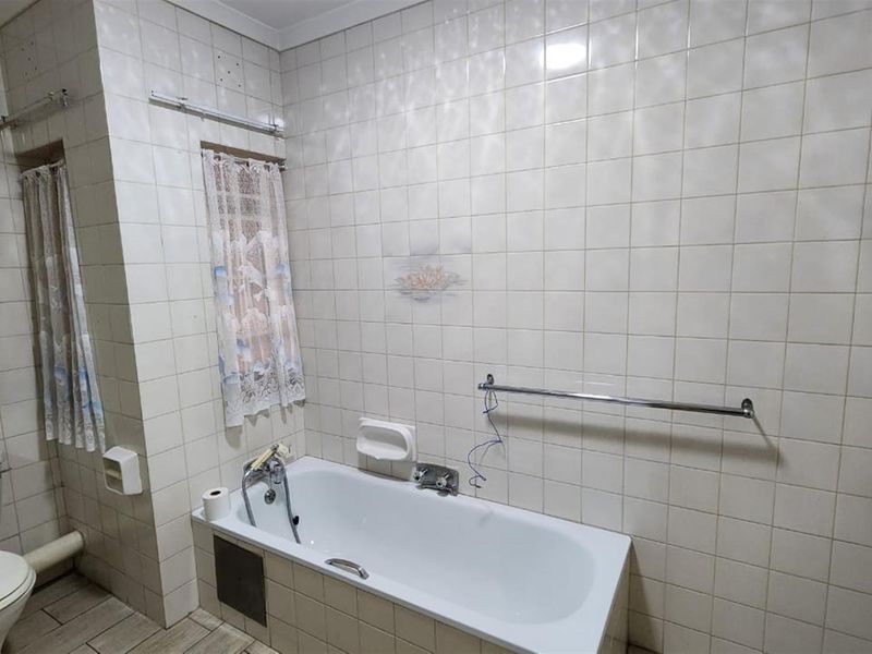 Comfortable and Secure 1-Bedroom Unit in Gold Reef Retirement Village - Photo 3