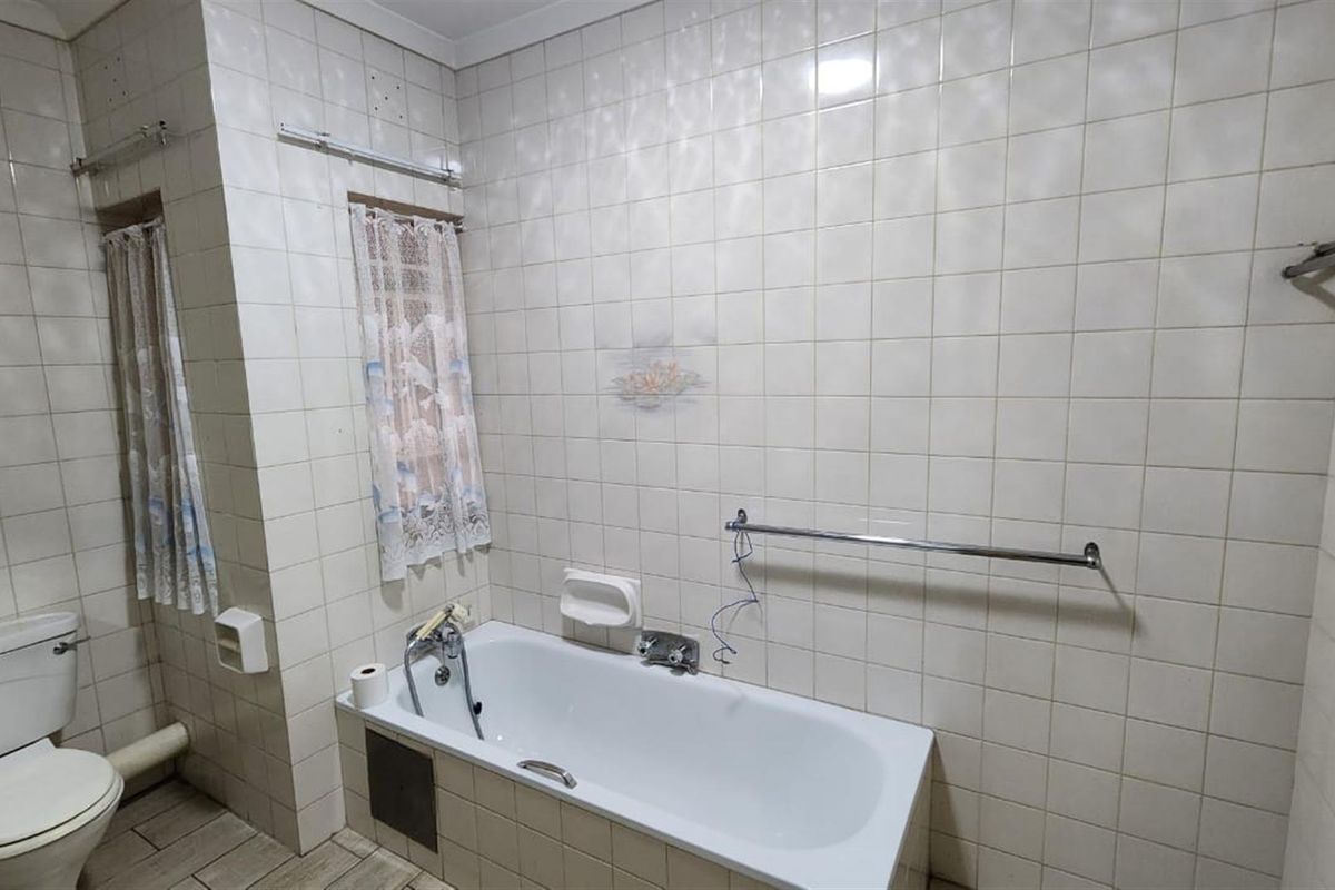 Comfortable and Secure 1-Bedroom Unit in Gold Reef Retirement Village - Photo 3