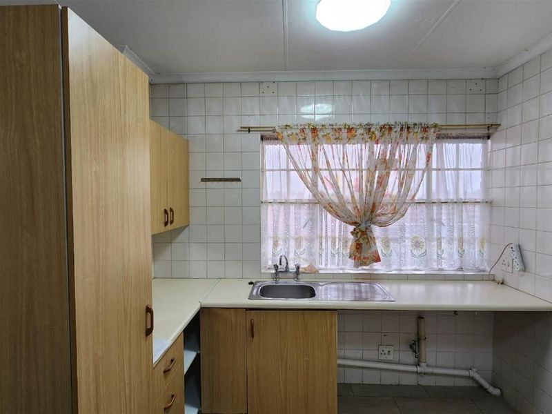 Comfortable and Secure 1-Bedroom Unit in Gold Reef Retirement Village - Photo 5
