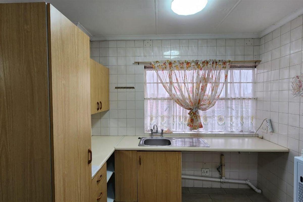 Comfortable and Secure 1-Bedroom Unit in Gold Reef Retirement Village - Photo 5