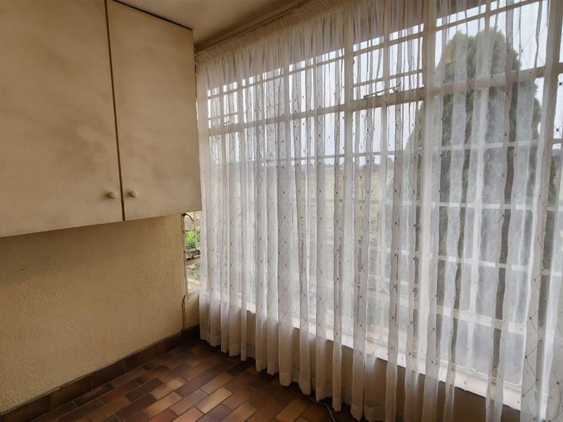 Comfortable and Secure 1-Bedroom Unit in Gold Reef Retirement Village - Photo 4