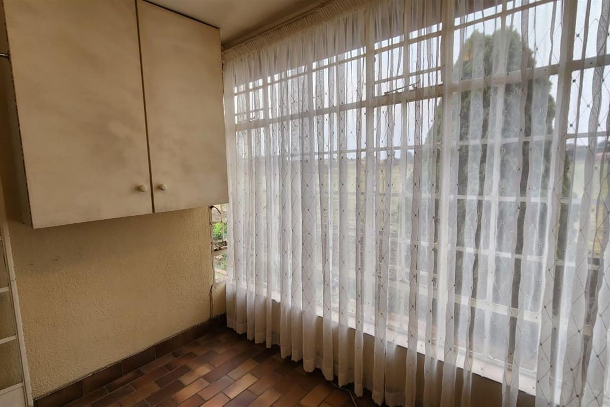 Comfortable and Secure 1-Bedroom Unit in Gold Reef Retirement Village - Photo 4