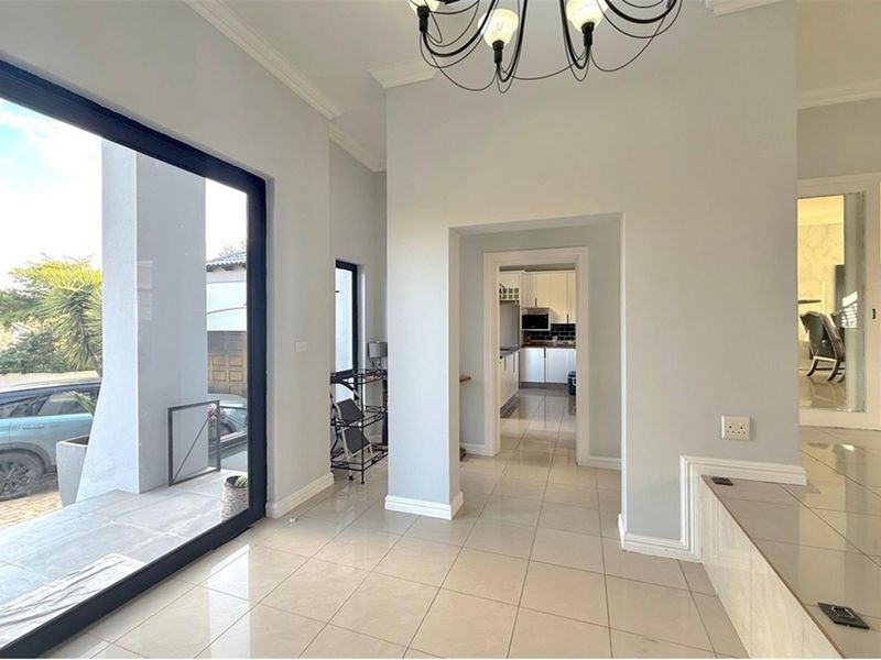Luxurious 5-Bedroom Haven in an Exclusive Secure Estate - Photo 6