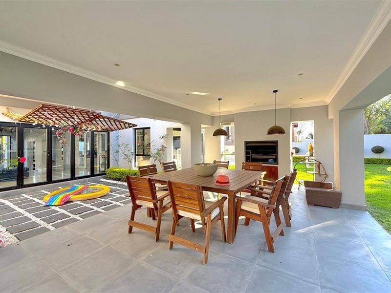 Luxurious 5-Bedroom Haven in an Exclusive Secure Estate - Photo 9