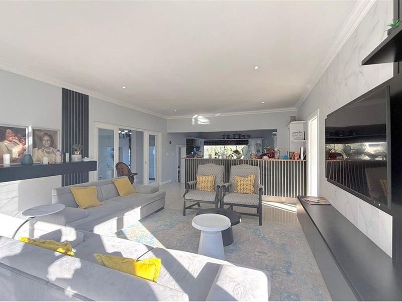 Luxurious 5-Bedroom Haven in an Exclusive Secure Estate - Photo 8