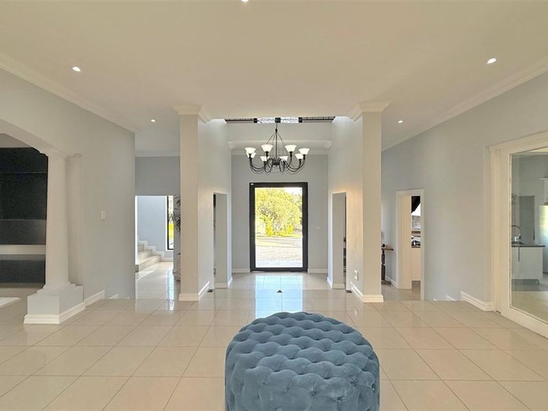 Luxurious 5-Bedroom Haven in an Exclusive Secure Estate - Photo 3