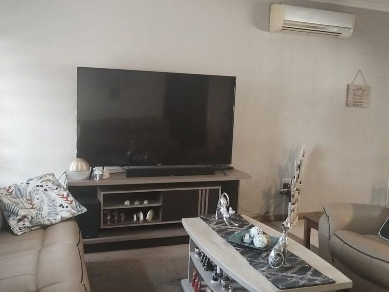 House For Sale in Model Park, Witbank - Photo 7