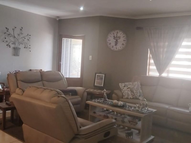 House For Sale in Model Park, Witbank - Photo 4