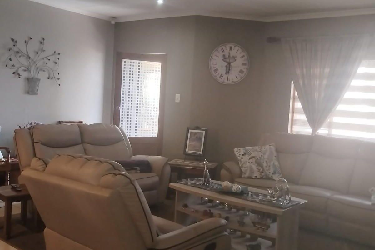 House For Sale in Model Park, Witbank - Photo 4