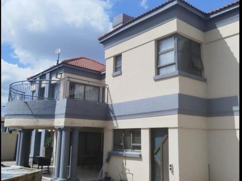 House For Sale in Model Park, Witbank - Photo 4