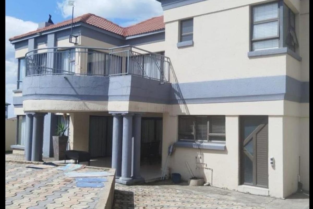 House For Sale in Model Park, Witbank - Photo 3