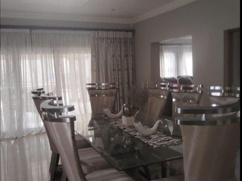 House For Sale in Model Park, Witbank - Photo 10