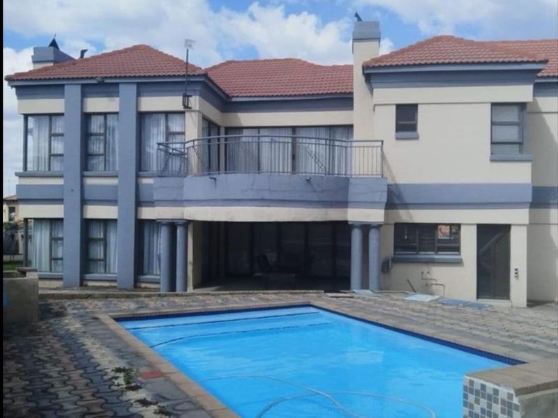 House For Sale in Model Park, Witbank - Photo 2