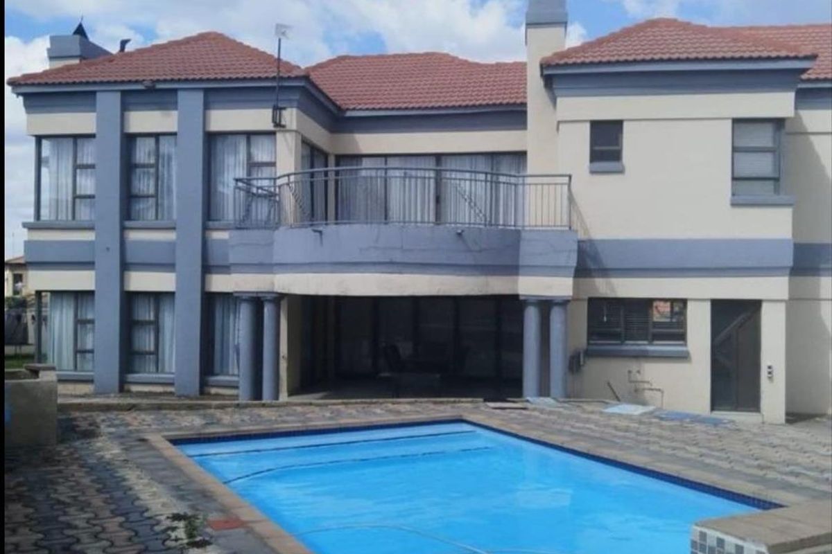 House For Sale in Model Park, Witbank - Photo 2