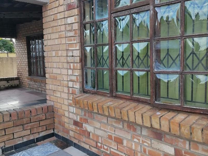 3 Bedrooms House For Sale in Seshego, Polokwane - Photo 2