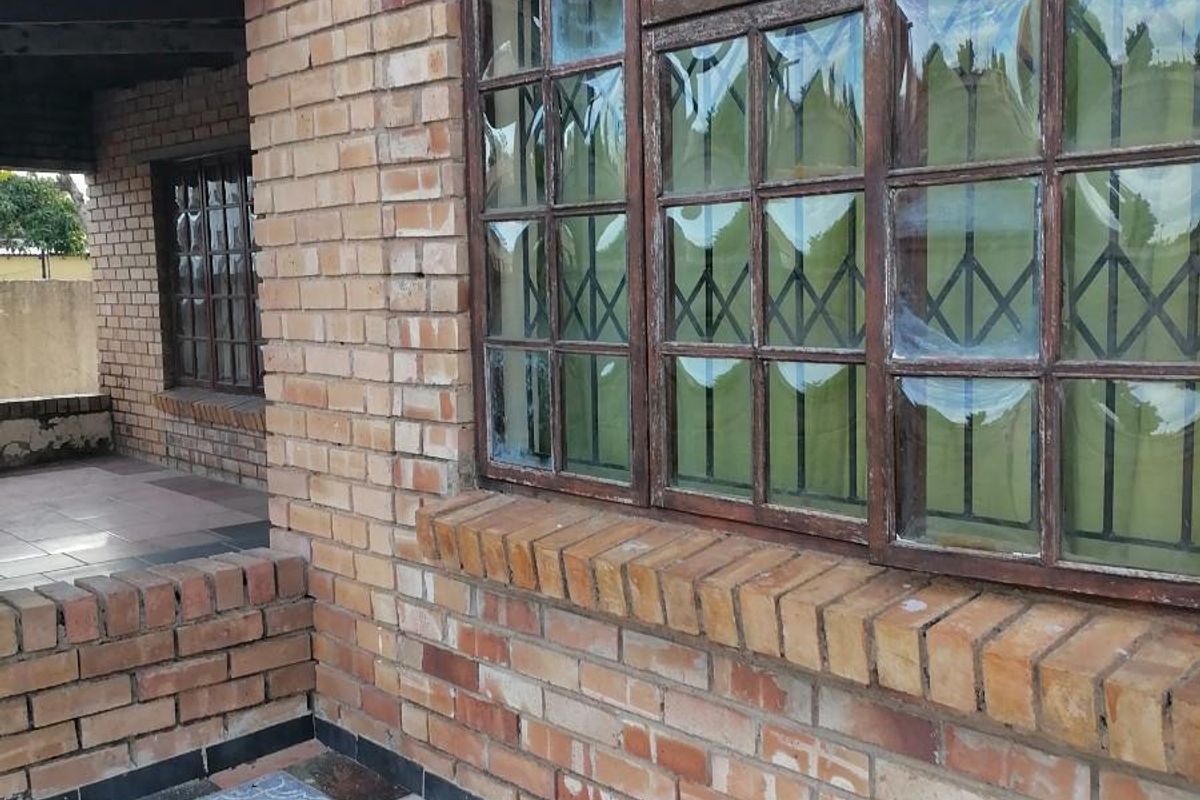 3 Bedrooms House For Sale in Seshego, Polokwane - Photo 2