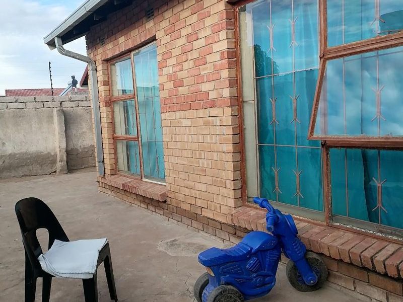 3 Bedrooms House For Sale in Seshego, Polokwane - Photo 4