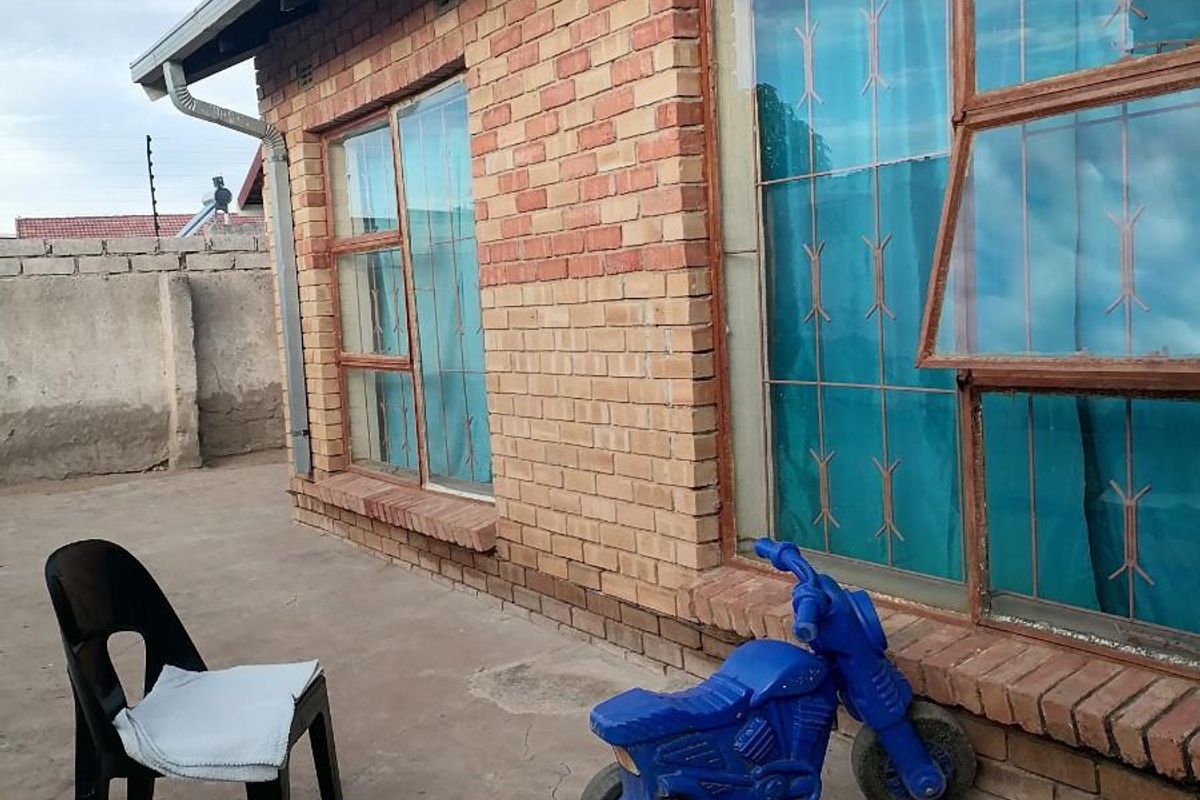 3 Bedrooms House For Sale in Seshego, Polokwane - Photo 4