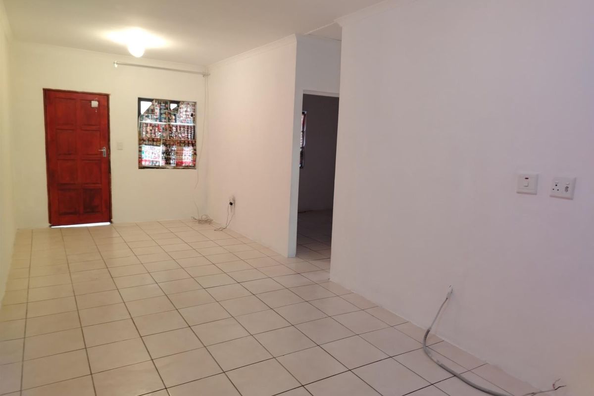 2 Bedroom House in a Complex to Rent in Brookdale, Phoenix - Photo 4