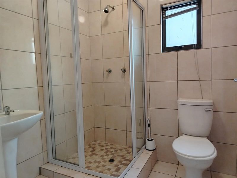 2 Bedroom House in a Complex to Rent in Brookdale, Phoenix - Photo 10