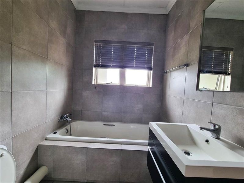 3 Bed,2 Bath GROUND Floor Apartment To Rent in Midrand - Photo 10