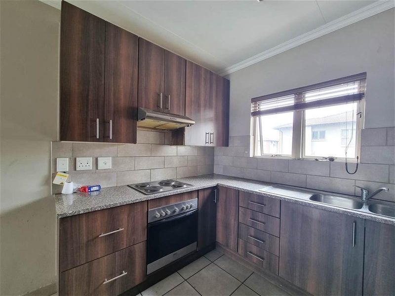 3 Bed,2 Bath GROUND Floor Apartment To Rent in Midrand - Photo 2