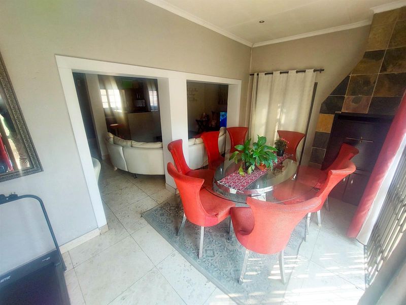 Three-Bedroom Townhouse with Spacious Garden for Sale in  Rooihuiskraal North, Centurion - Photo 7