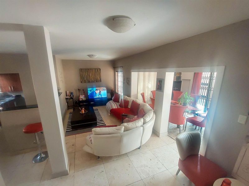 Three-Bedroom Townhouse with Spacious Garden for Sale in  Rooihuiskraal North, Centurion - Photo 6