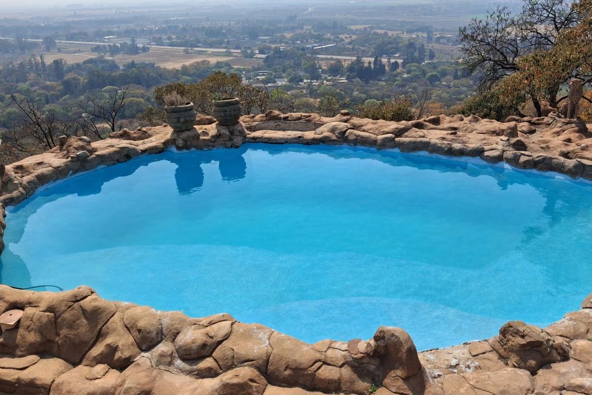 Guest House For Sale in Rustenburg, North West - Photo 5