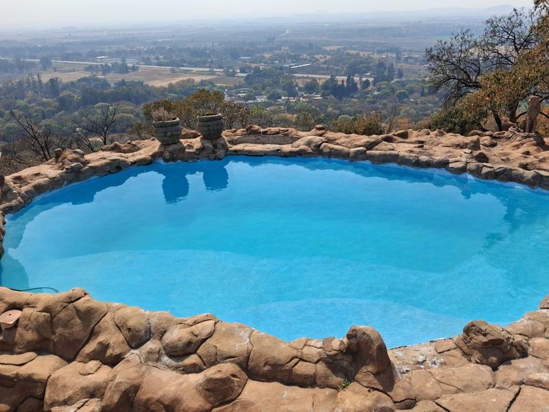 Guest House For Sale in Rustenburg, North West - Photo 5