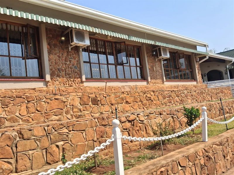 Guest House For Sale in Rustenburg, North West - Photo 2