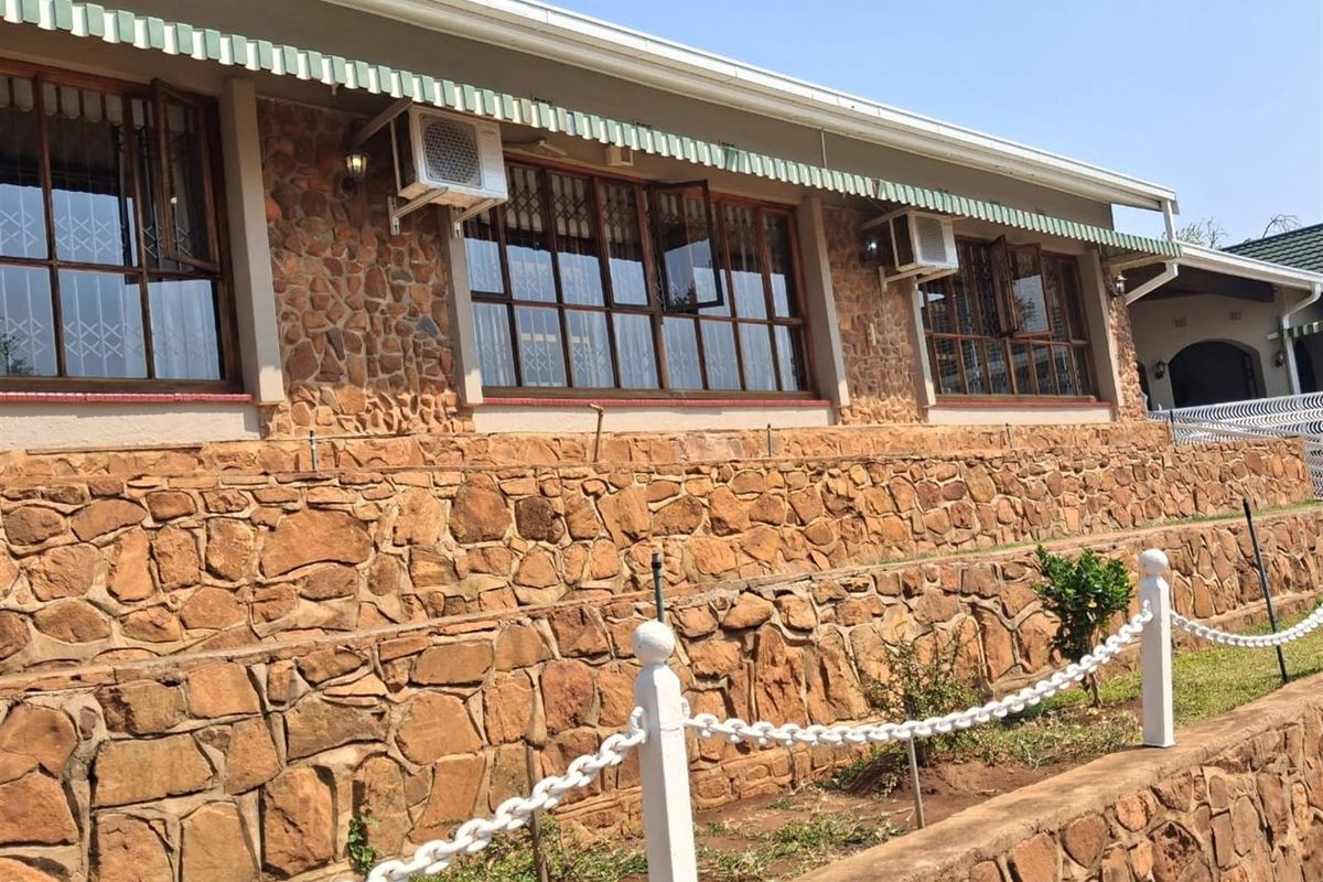 Guest House For Sale in Rustenburg, North West - Photo 2