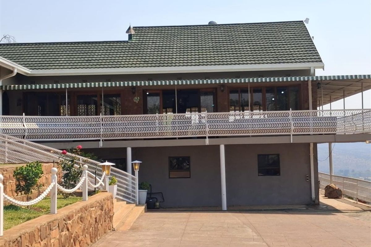 Guest House For Sale in Rustenburg, North West - Photo 4