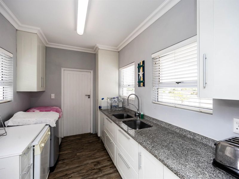 EXCLUSIVE COASTAL LUXURY | SUNRISE-ON-SEA - Photo 9