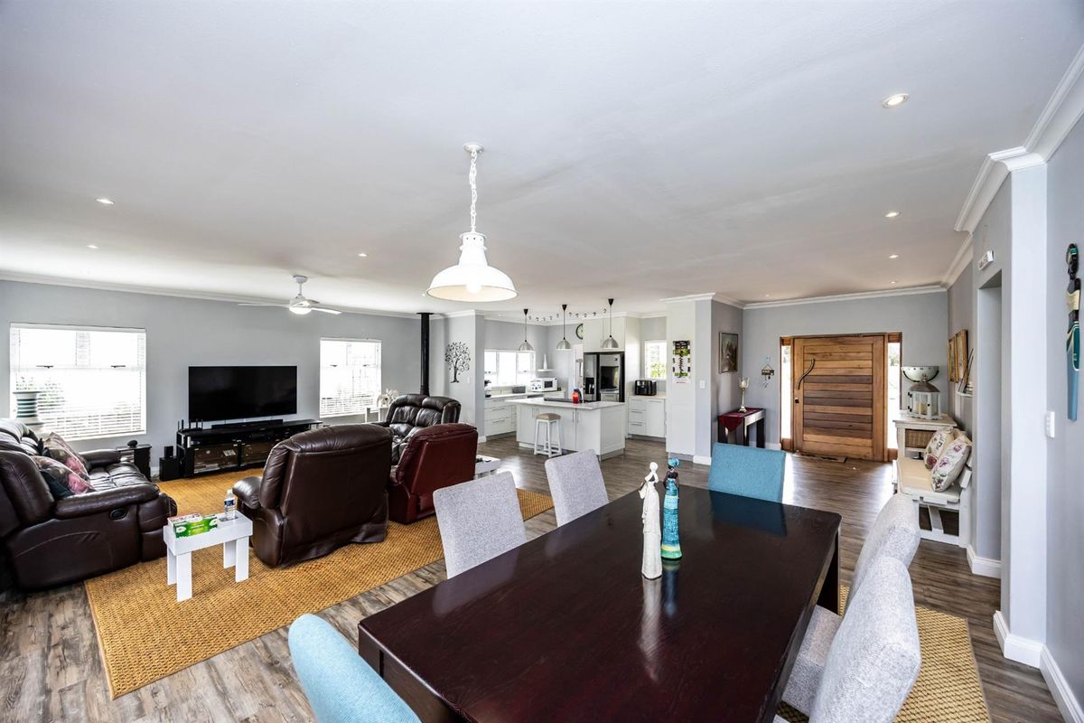 EXCLUSIVE COASTAL LUXURY | SUNRISE-ON-SEA - Photo 3