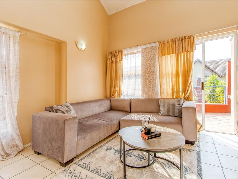 Cozy apartment in Secure Complex - Ferndale - Photo 5