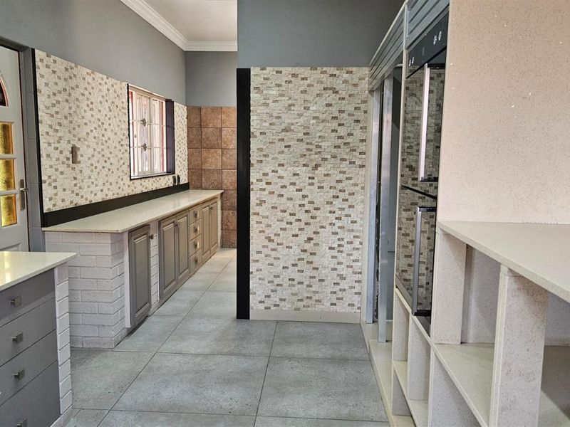 House For Sale in Amandasig, Akasia - Photo 8