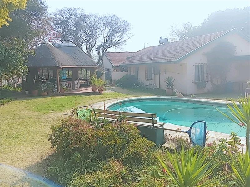 House For Sale in Lombardy East, Lombardy, Johannesburg - Photo 2