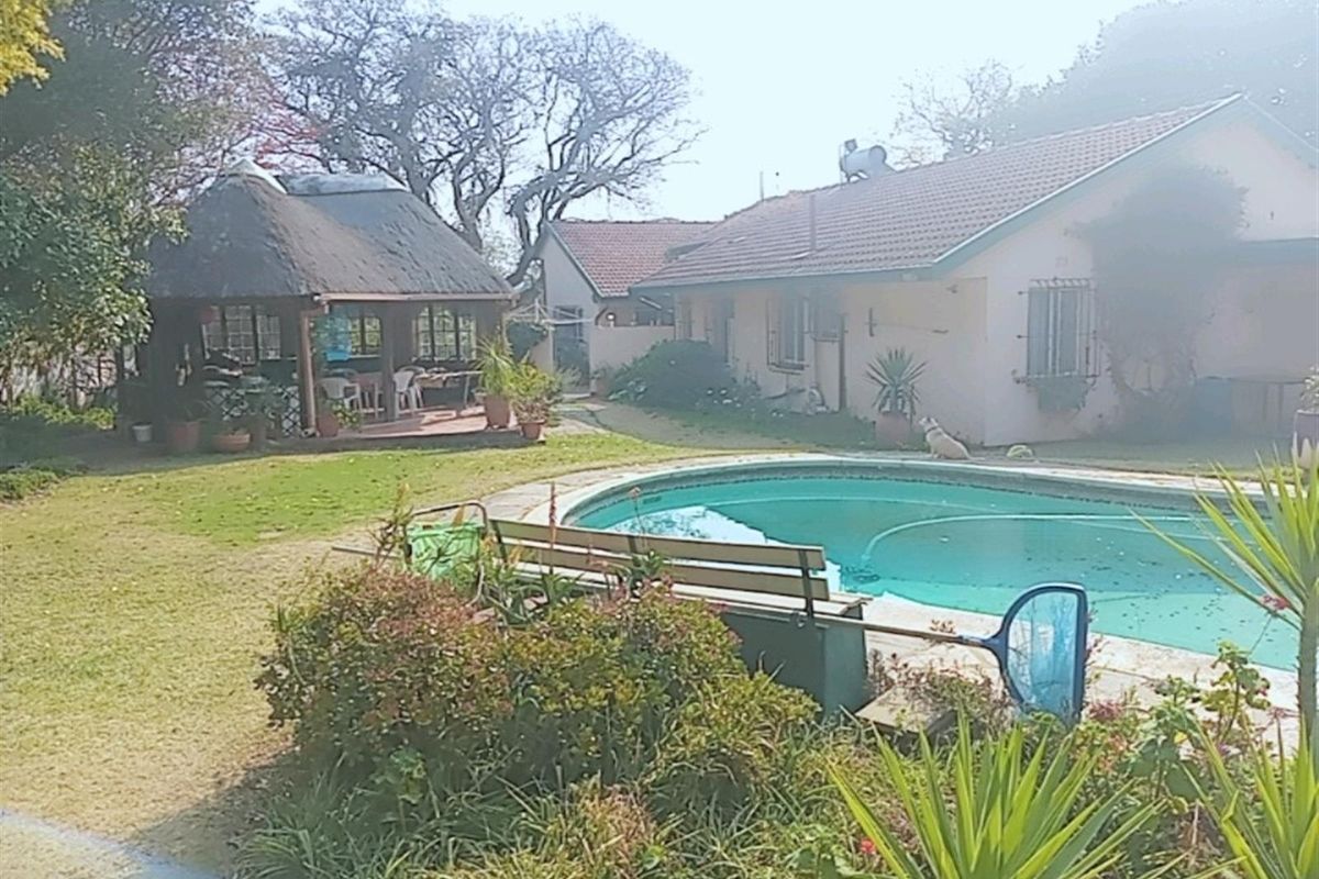 House For Sale in Lombardy East, Lombardy, Johannesburg - Photo 2