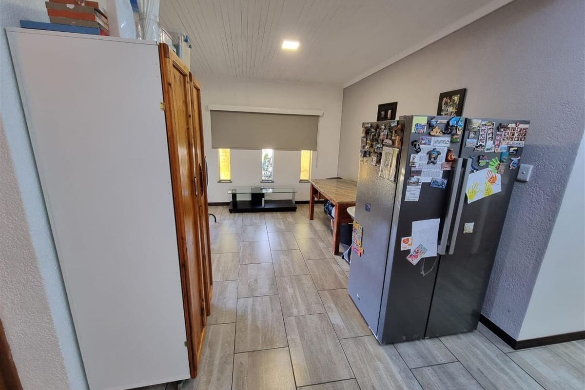 Prime Location | Luxurious - Modern Home - Pioneer Park - Photo 3