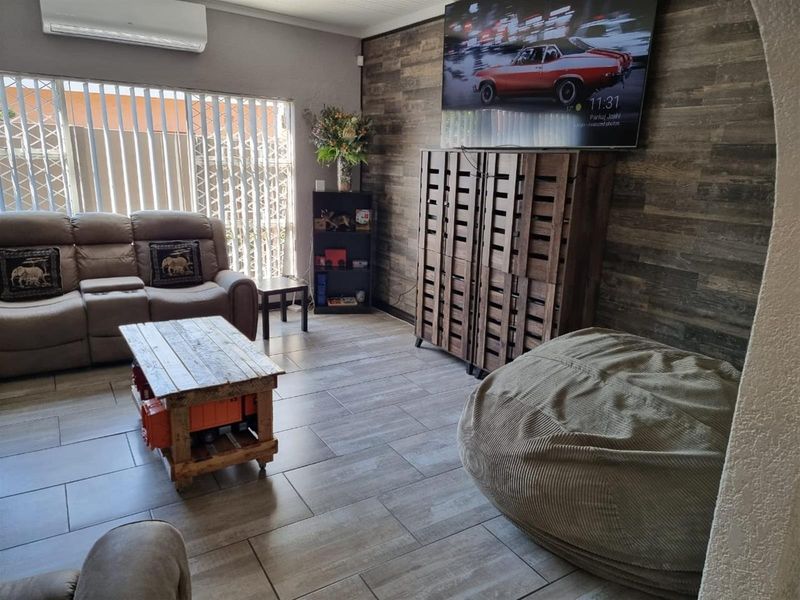 Prime Location | Luxurious - Modern Home - Pioneer Park - Photo 7