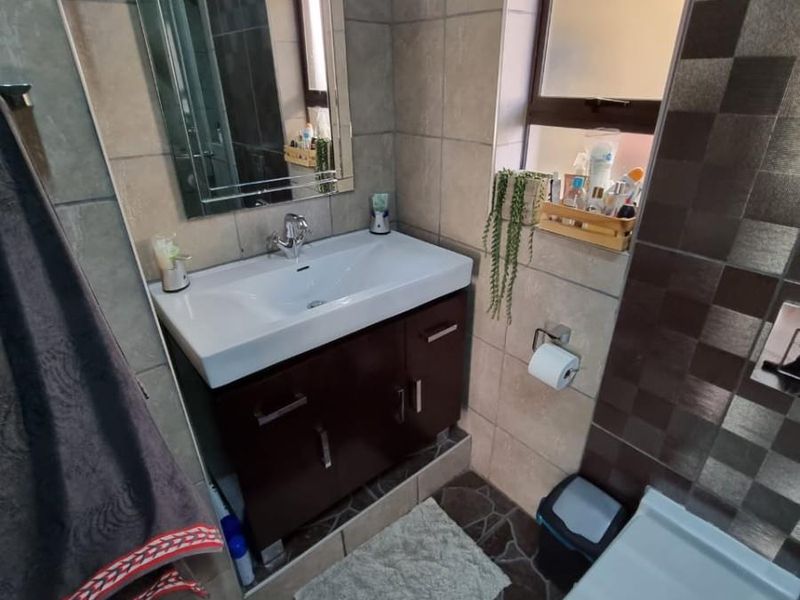 Prime Location | Luxurious - Modern Home - Pioneer Park - Photo 10