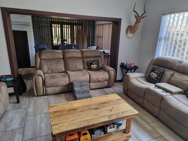 Prime Location | Luxurious - Modern Home - Pioneer Park - Photo 6