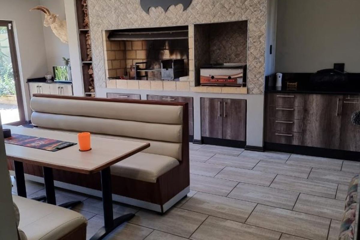 Prime Location | Luxurious - Modern Home - Pioneer Park - Photo 2